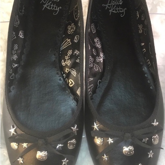 Hello Kitty black leather ballet flats with charms. Size 7 - Picture 5 of 12